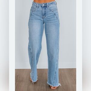 Vervet •  Straight Leg • Jeans